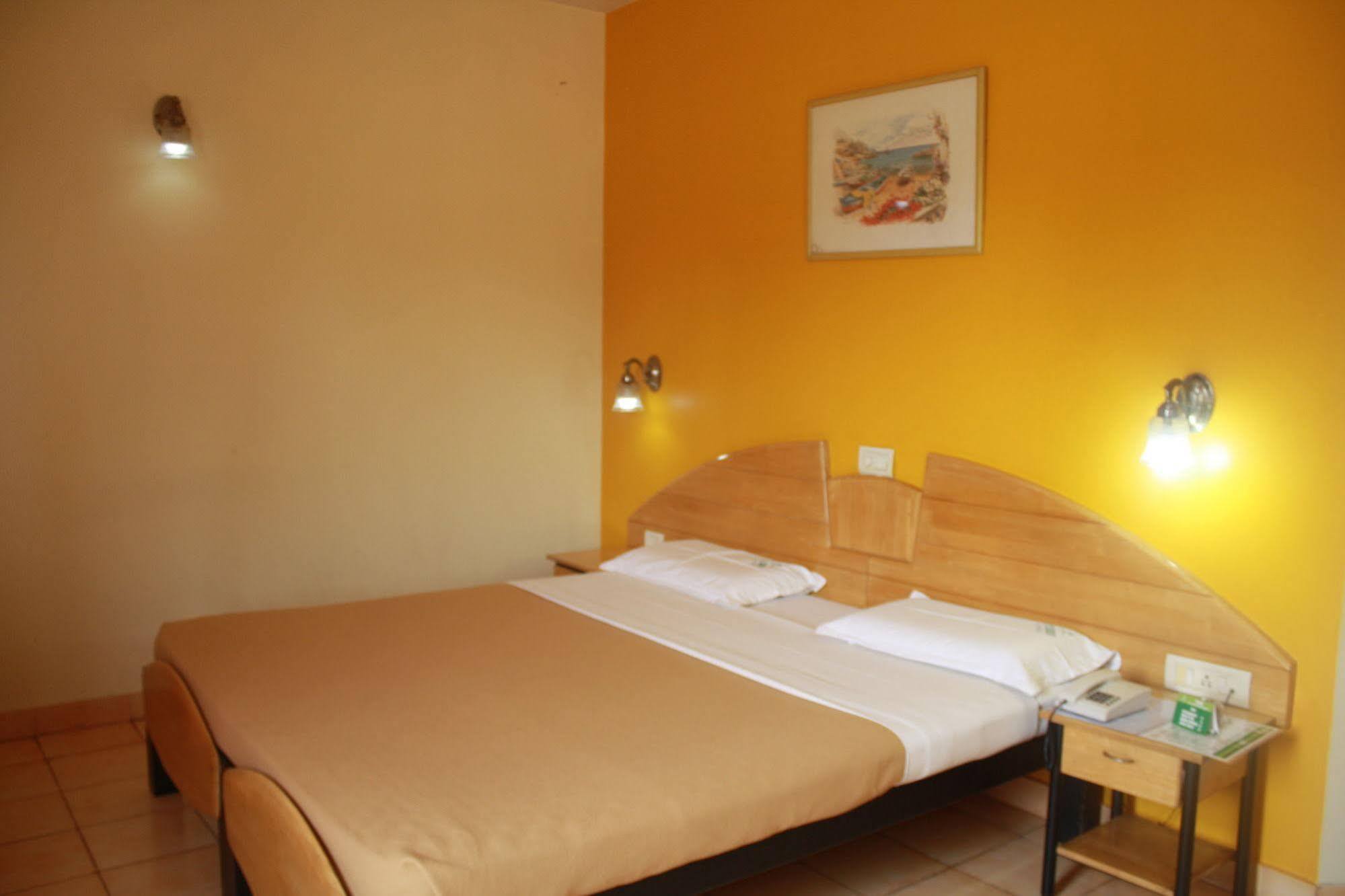Tom'S Hotel 班加罗尔 外观 照片